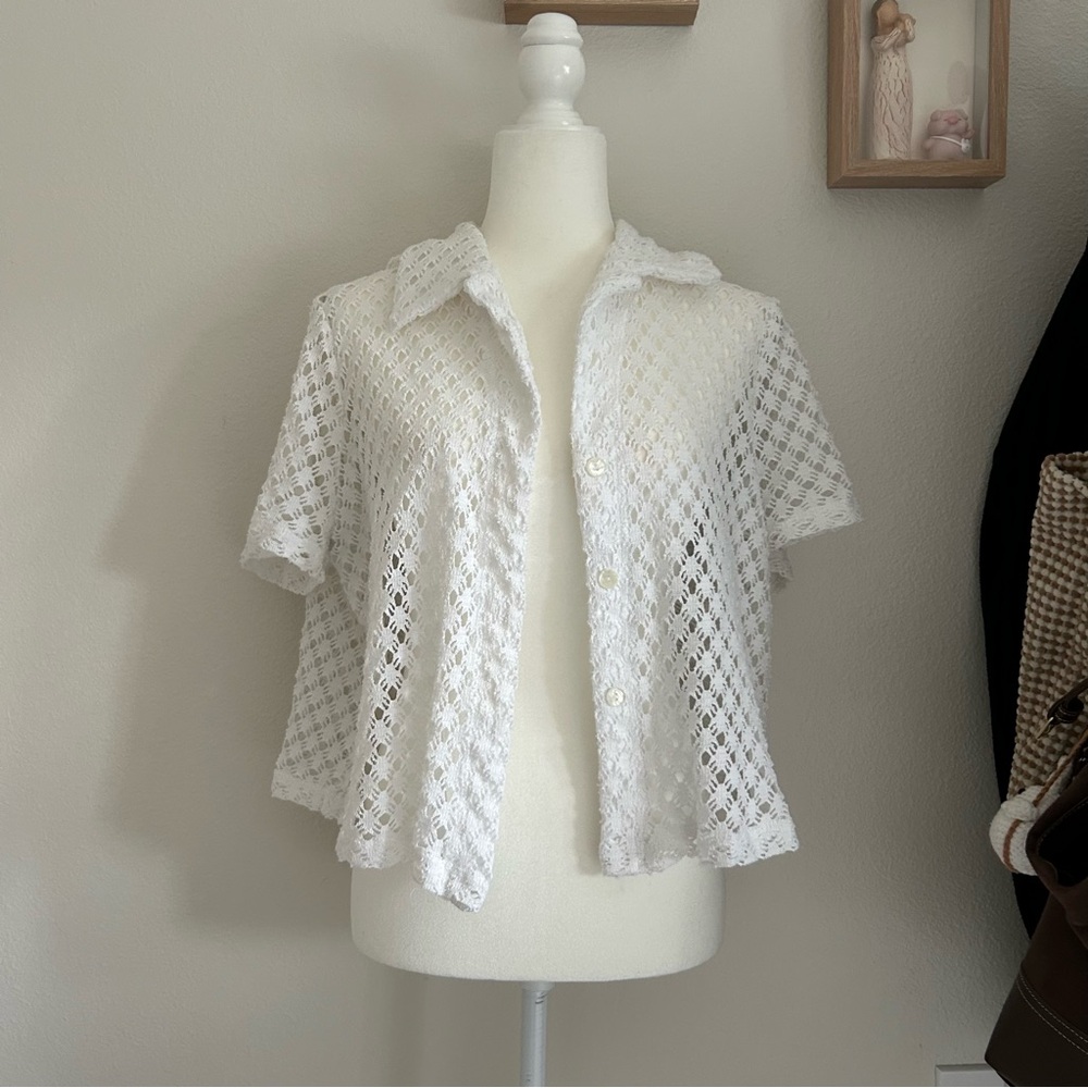 En Focus Crochet Knit Crop Top Blouse in White Size S Collared Short Sleeve Cute